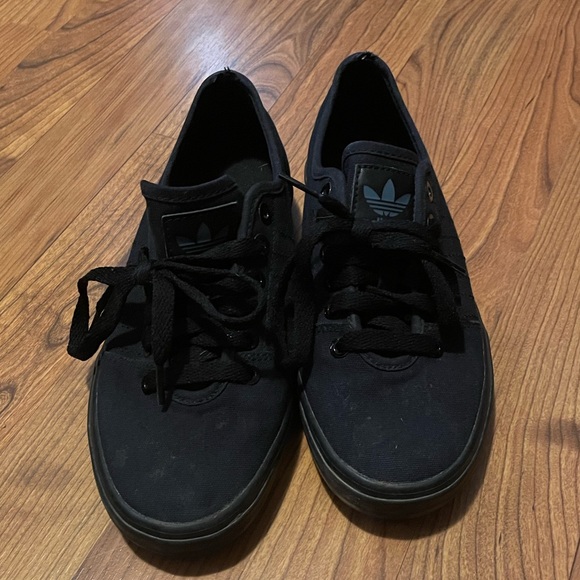 Adidas shoes - Picture 1 of 3